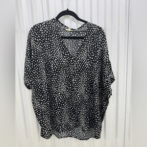 JODIFL Black and White Patterned Blouse